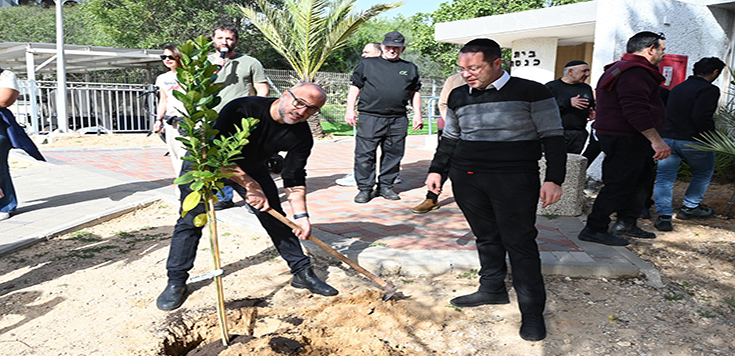 ט"ו בשבט שמח: גינה קהילתית לעובדי המכון